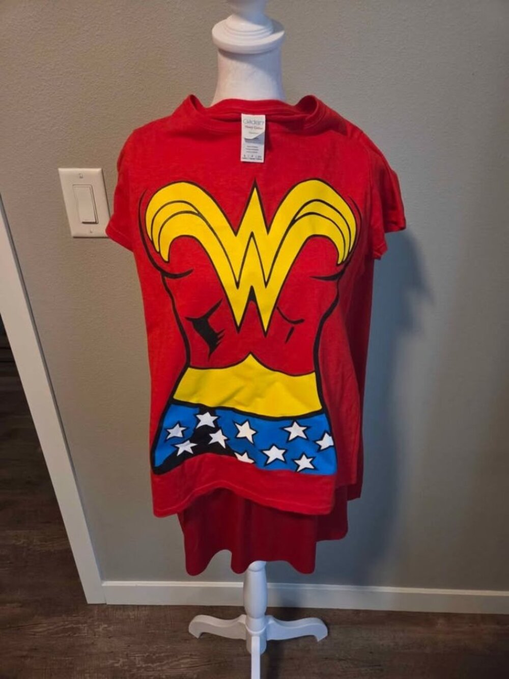 Wonder women size small T shirt with velcro attached cape